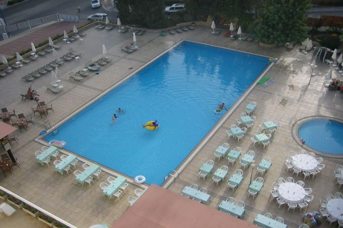 Golden-Arches-Pool-9