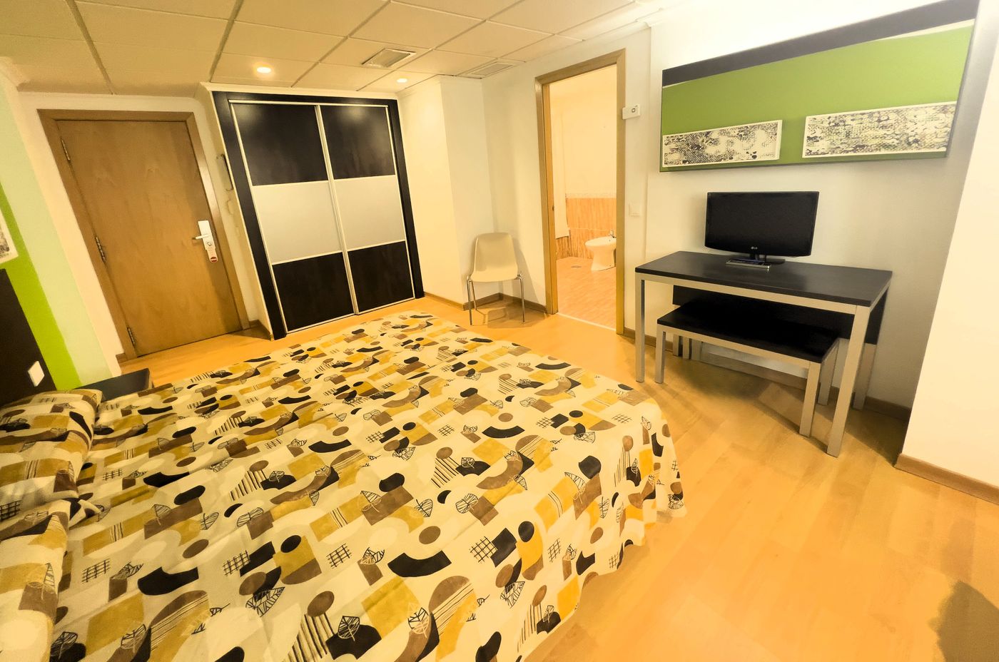 Sol-y-Sombra-Room-15