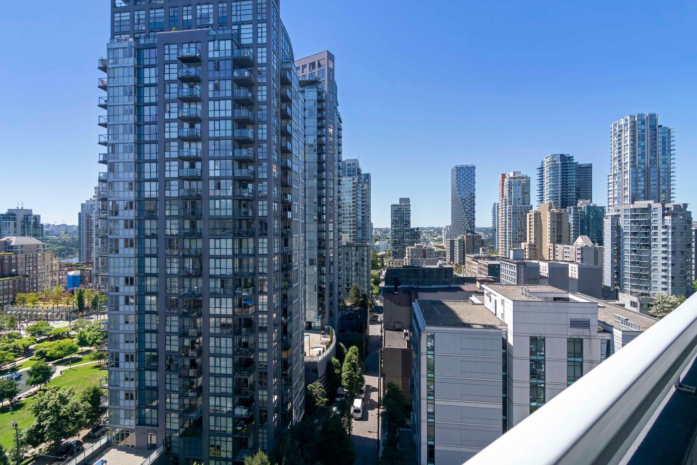 Best-Western-Premier-Chateau-Granville-Hotel---Suites-General-view-47