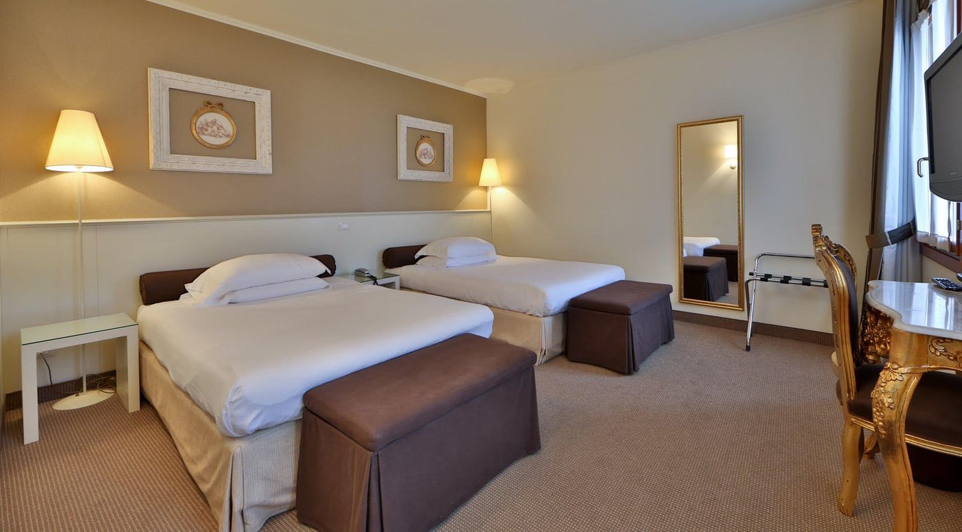 Best-Western-Hotel-Canon-d-Oro-Room-8