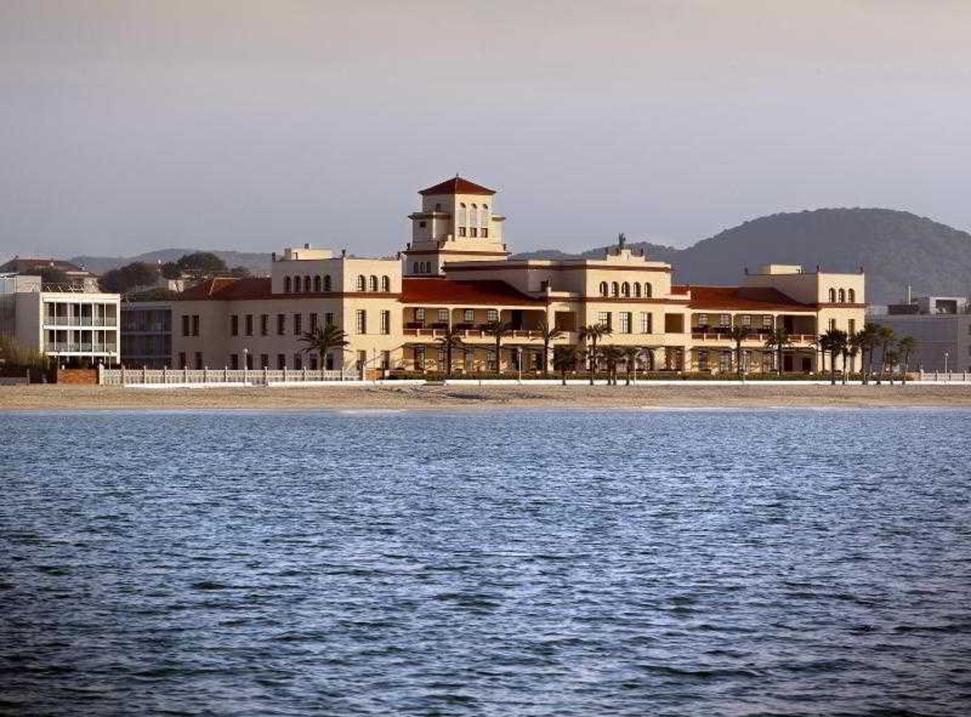 Le-Meridien-Ra-Beach-Hotel---Spa-Beach-16