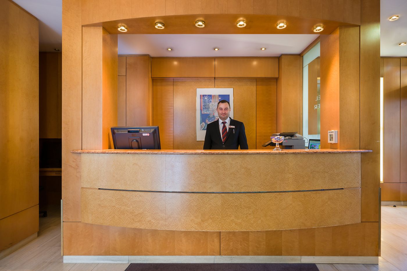 Novum Hotel Stuttgart Hauptbahnhof - Rieker-Germany-STUTTGART-Lobby-9