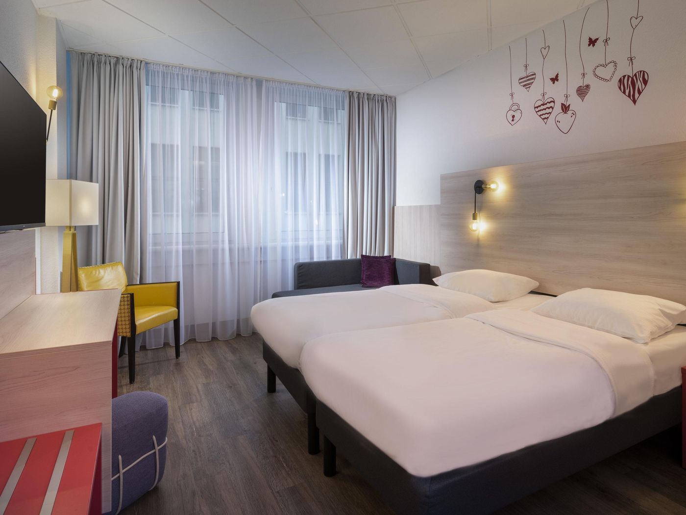 greet-Berlin-Alexanderplatz-Room-21