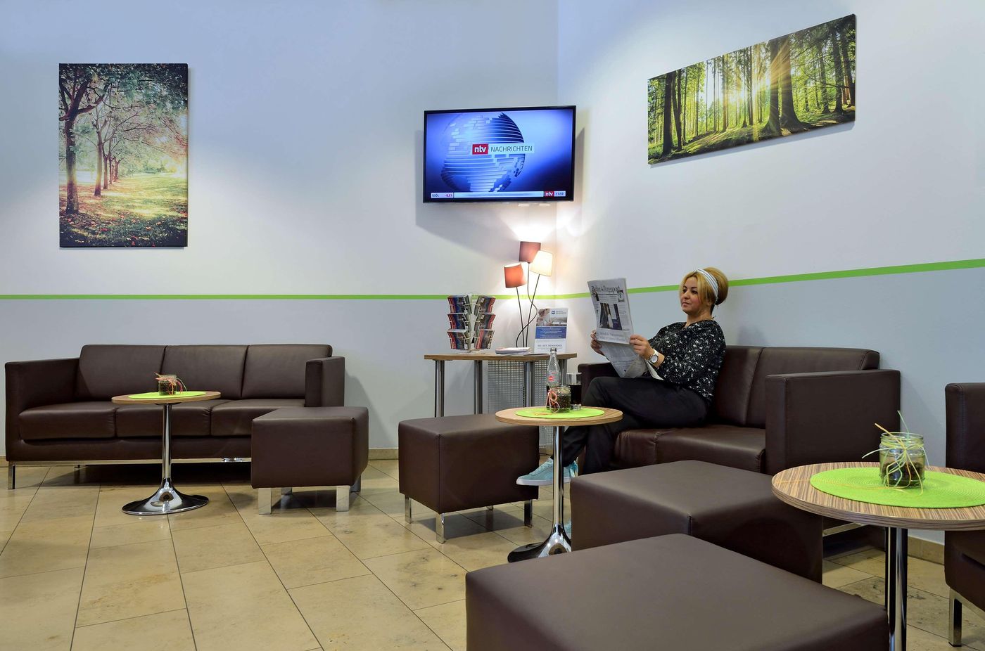 B-B-Hotel-Berlin-City-Ost-Lobby-17