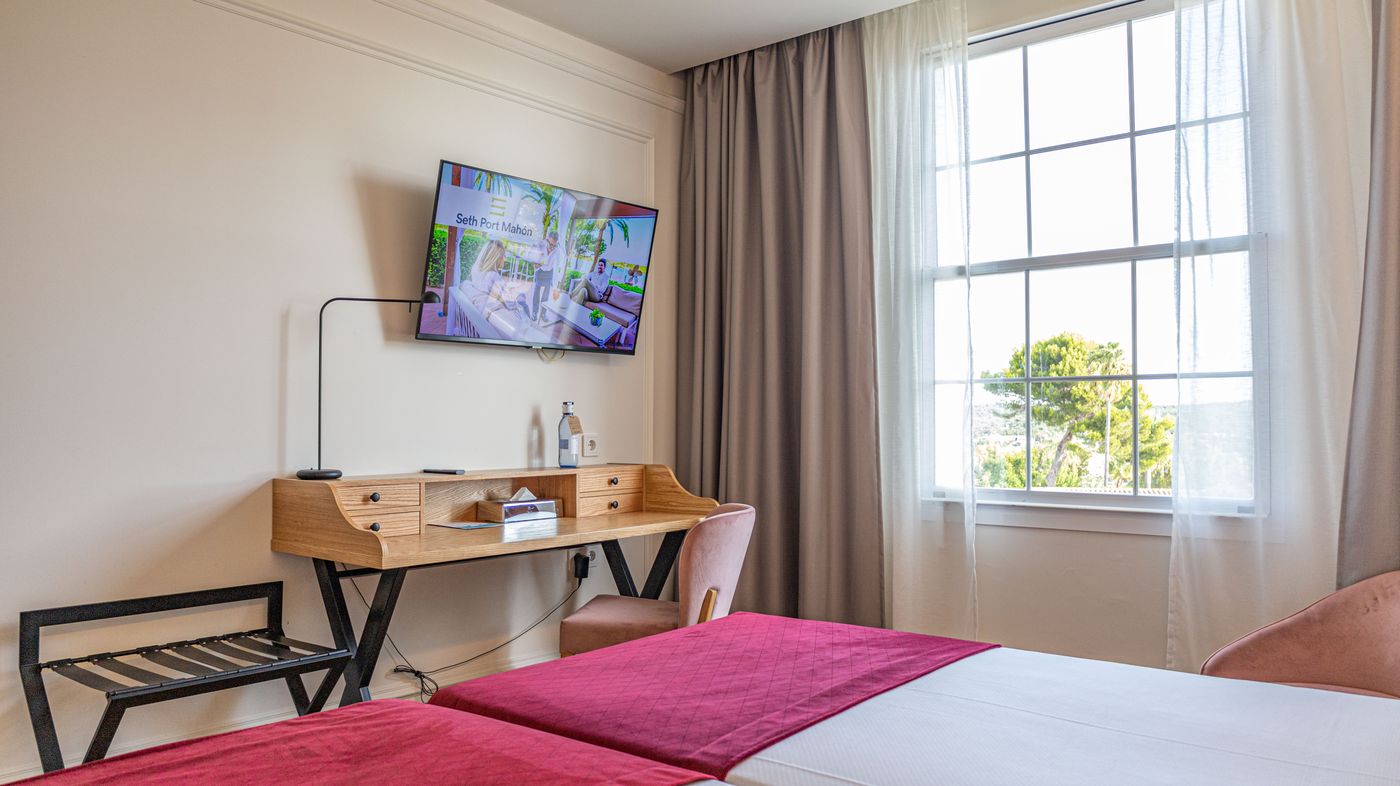 Seth-Port-Mahon-Room-38