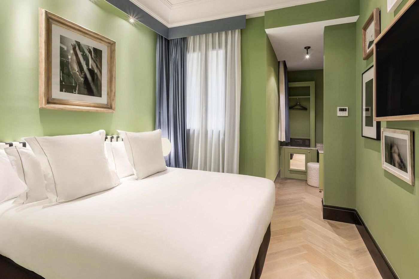 One Shot Araga 257-Spain-Barcelona-Room-6