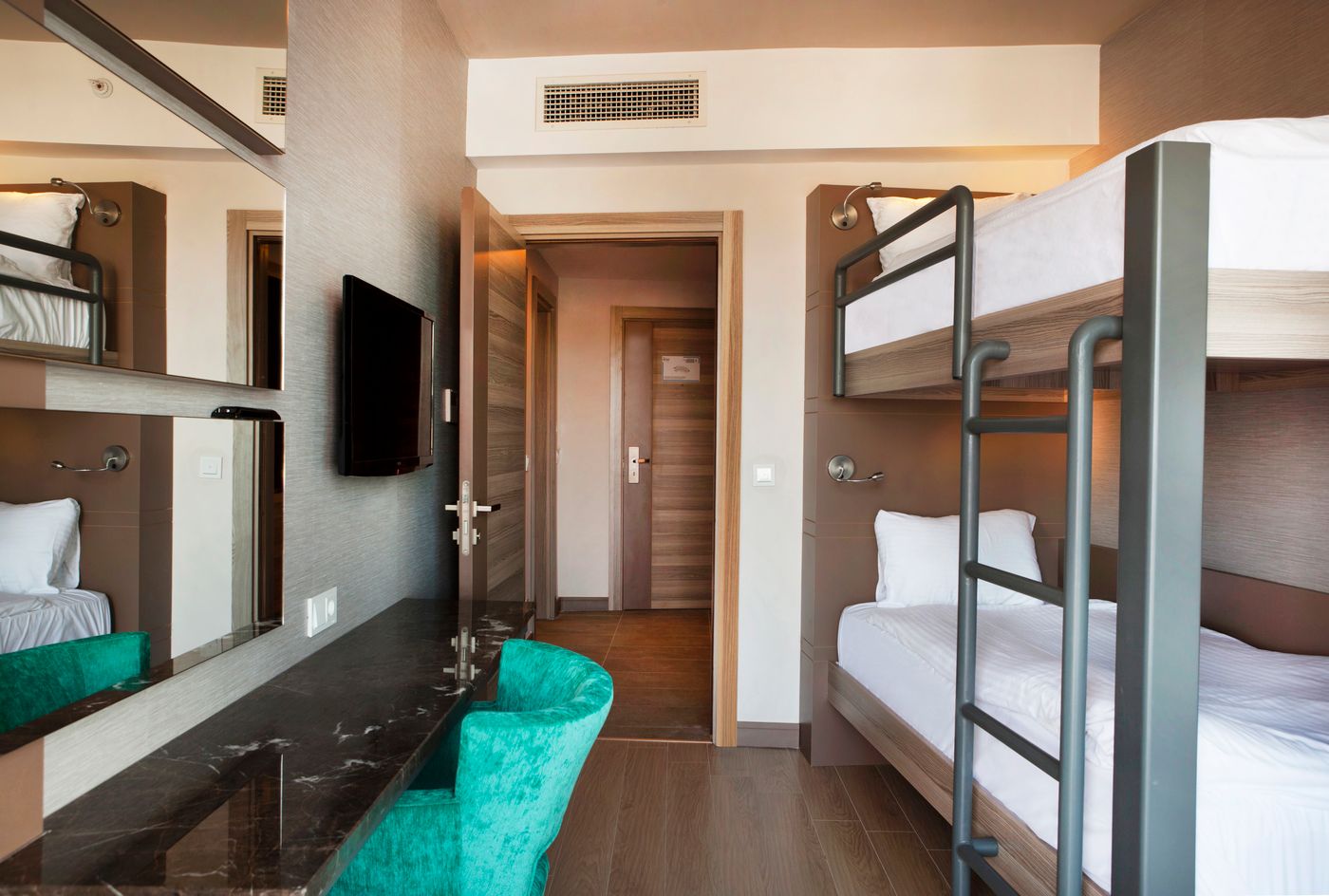 Long-Beach-Harmony-Room-28