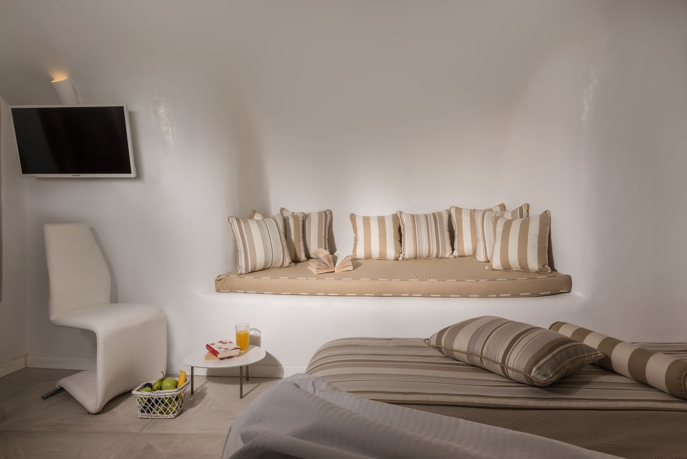 Elite-Luxury-Suites-Room-24