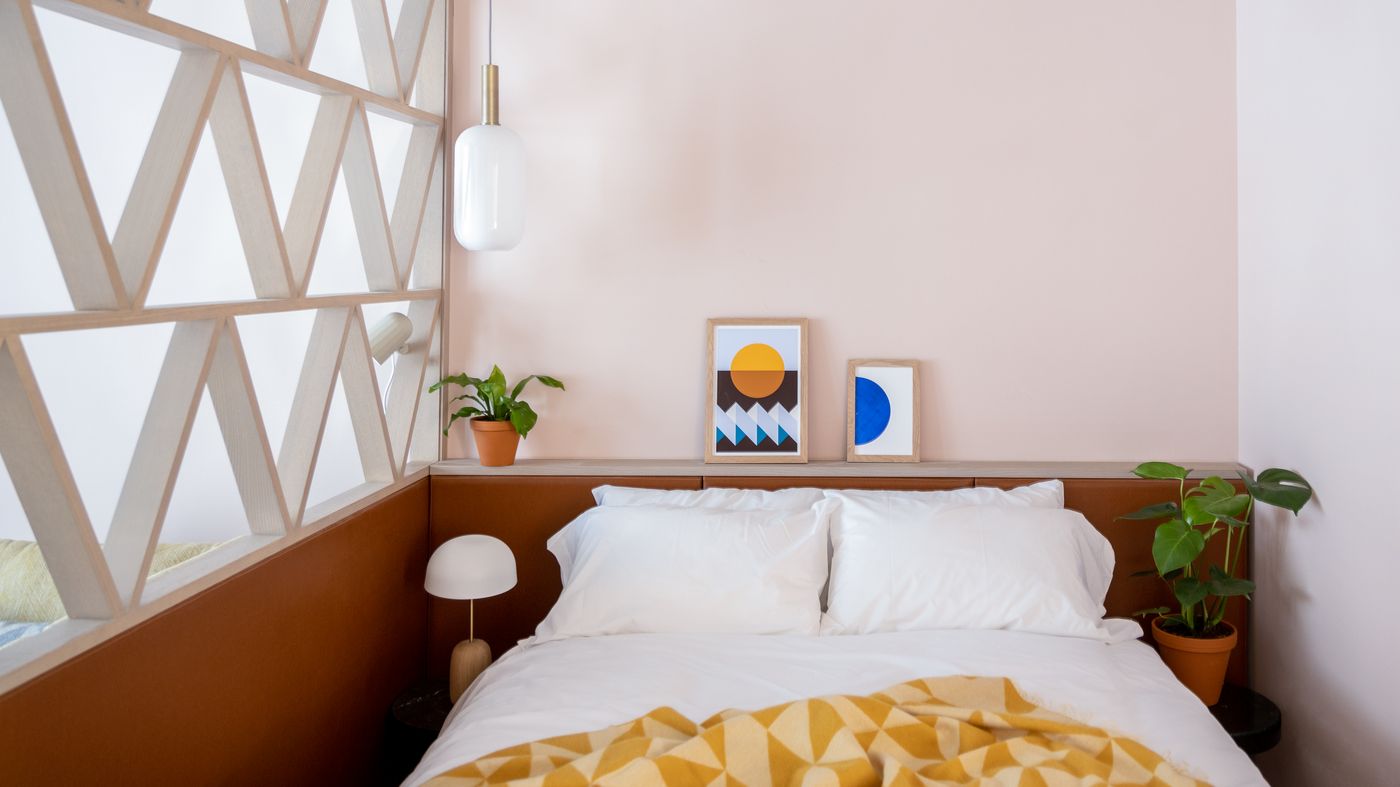 Zanzibar-Locke--Ha-Penny-Bridge-Room-8