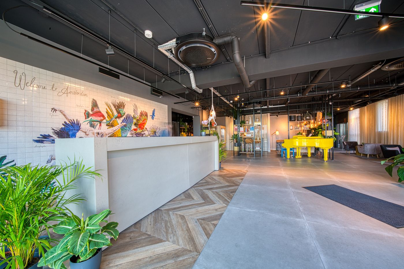 Ninetynine-Amsterdam-Airport--Trademark-Collection-Lobby-17