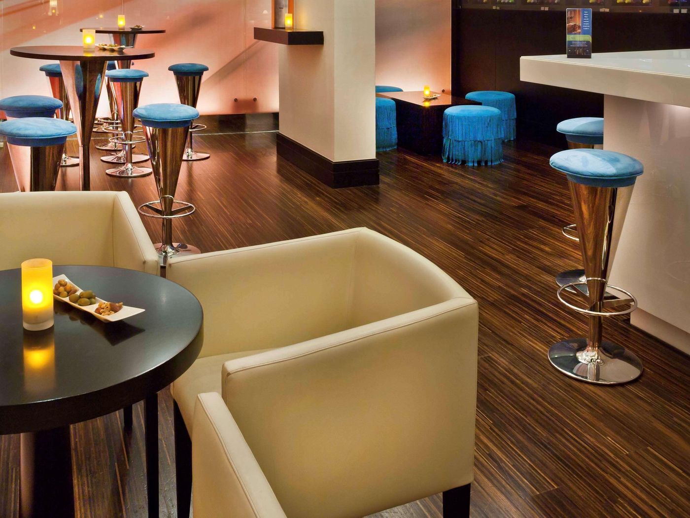 Novotel-Suites-Mall-Avenue-Dubai-Bar-37