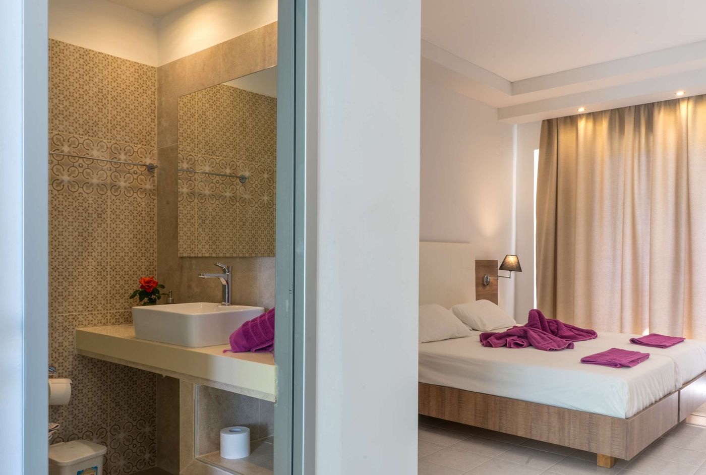 Stamos-Hotel-Room-28