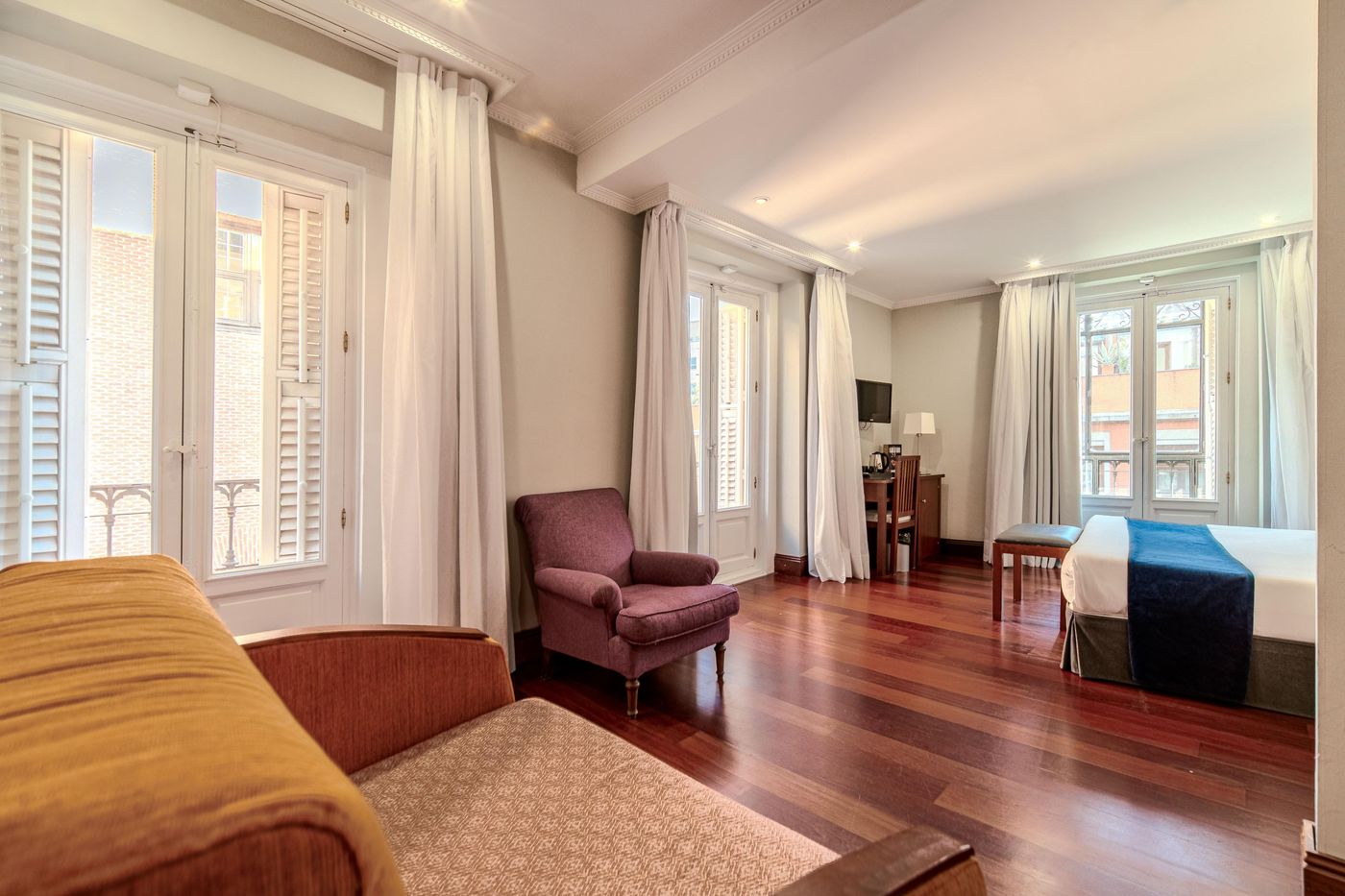 Lusso-Hotel-Infantas-Room-10