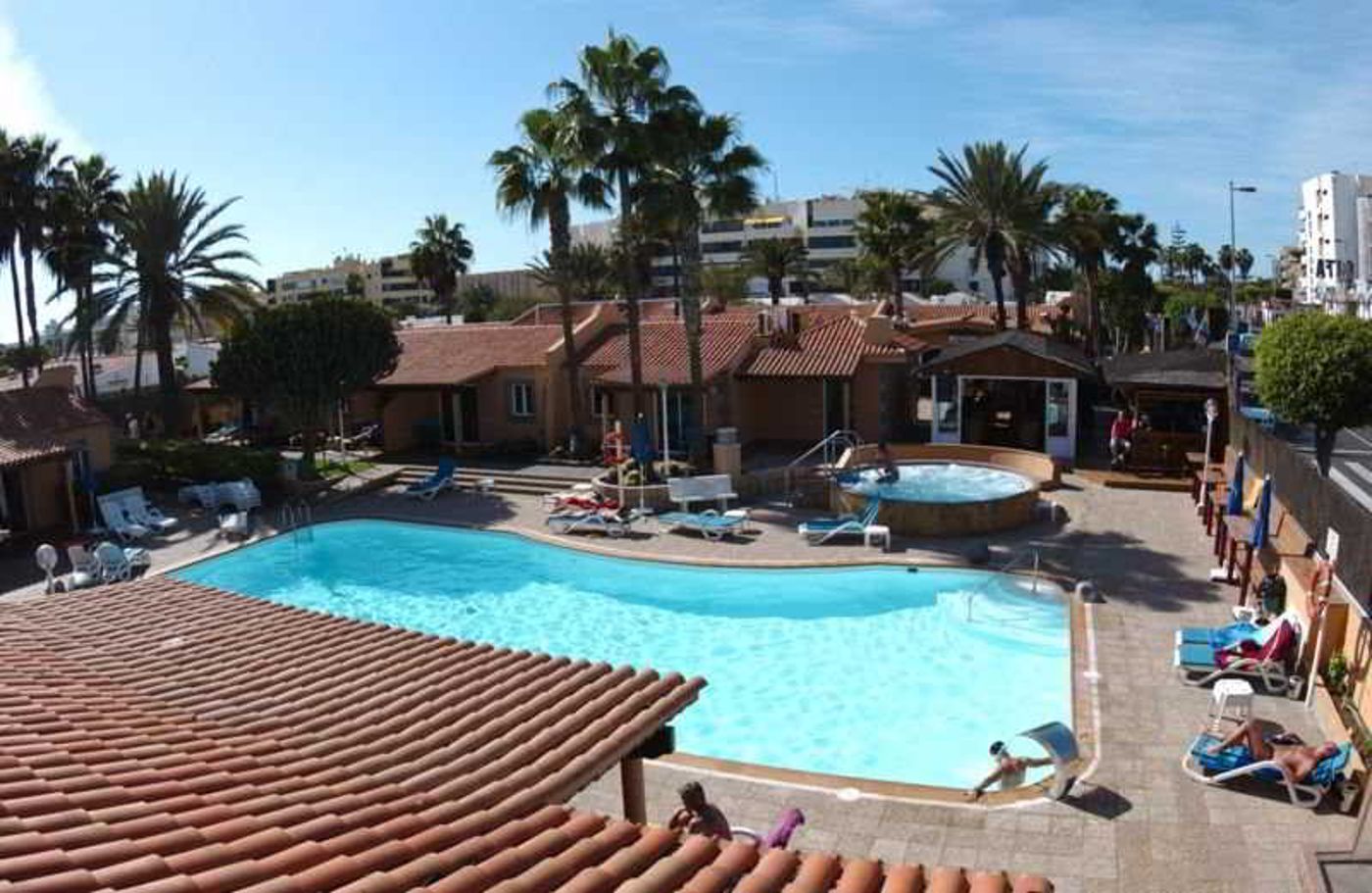 Los-Almendros--gay--lesbian---friends--Pool-5