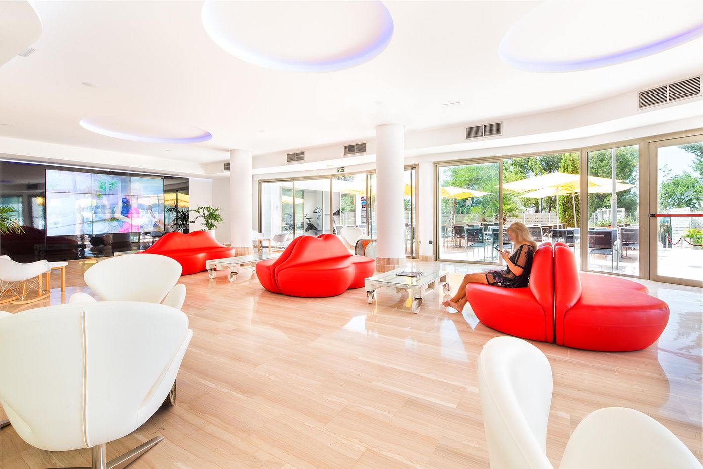 THB-Ocean-Beach-Lobby-50