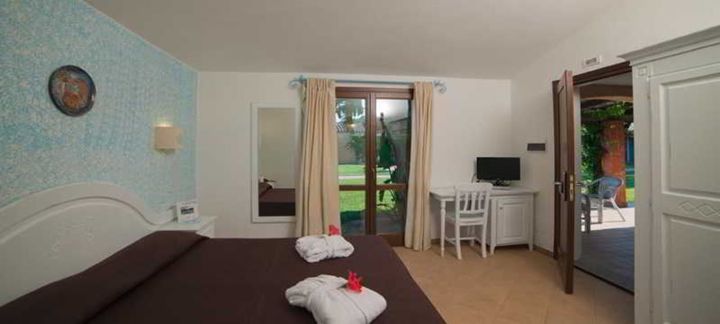 Garden-Beach-Room-30