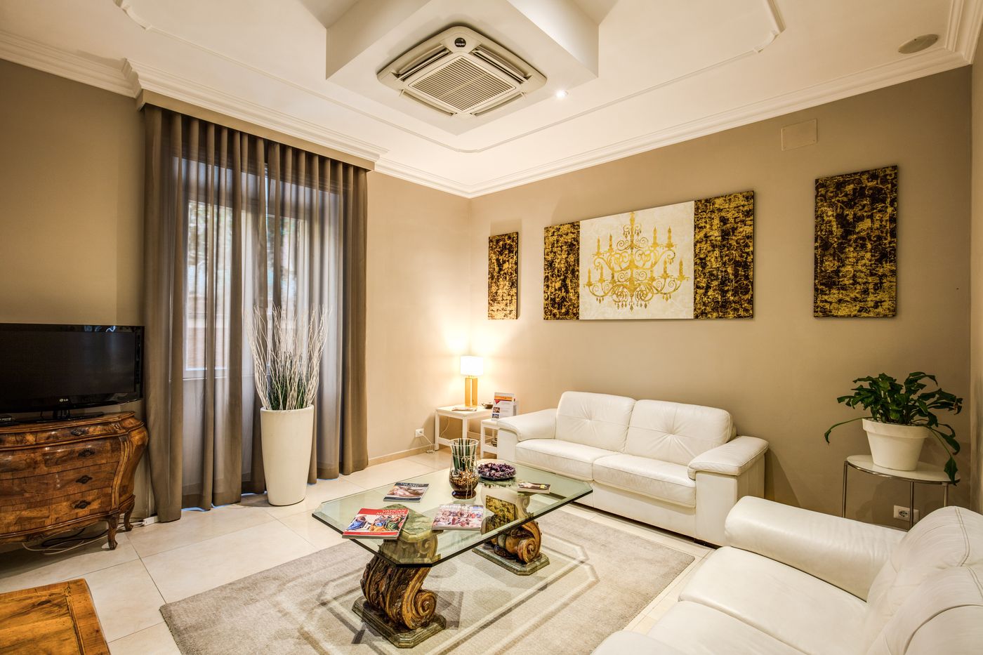 Rome-Garden-Lobby-54