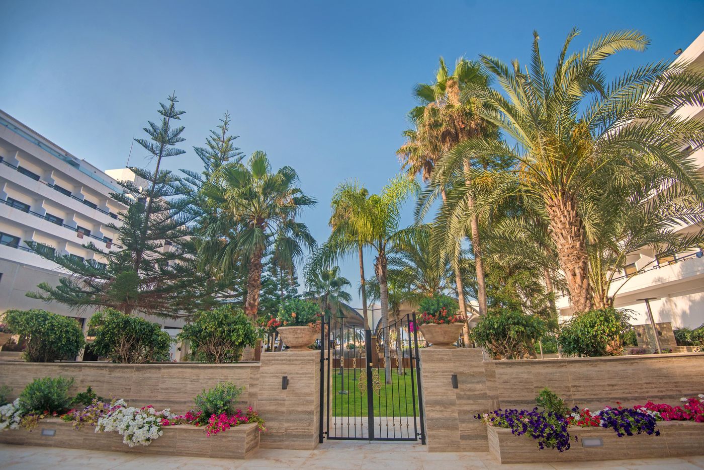 Adams-Beach-Hotel-Terrace-13