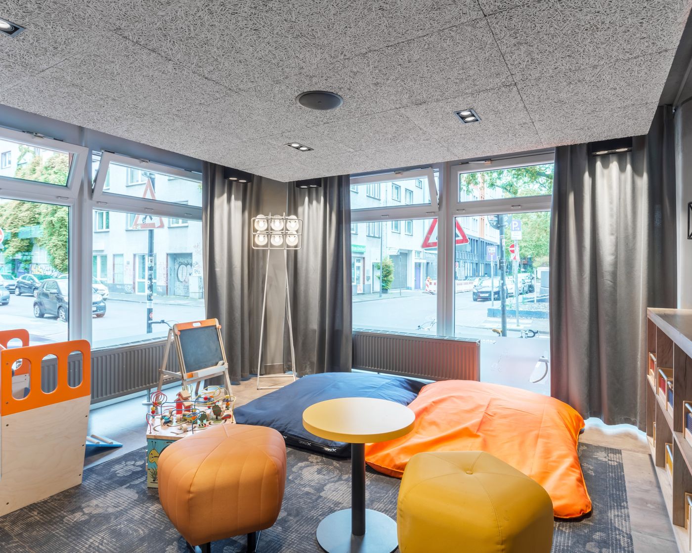 A-O-Koeln-Neumarkt-Lobby-24