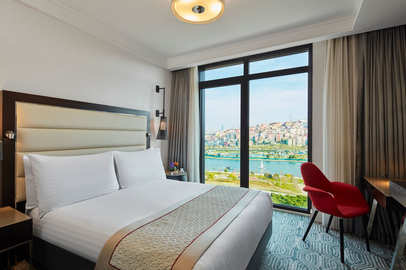 Movenpick-Hotel-Istanbul-Golden-Horn-Room-10
