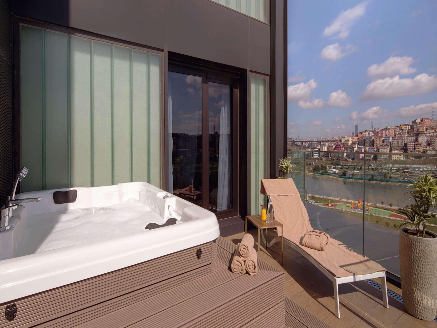 Movenpick-Hotel-Istanbul-Golden-Horn-Sports-and-Entertainment-7