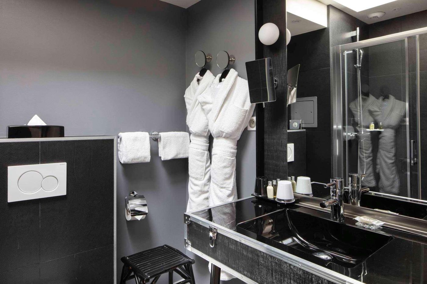 Le-123-Sebastopol-Astotel-Room-33