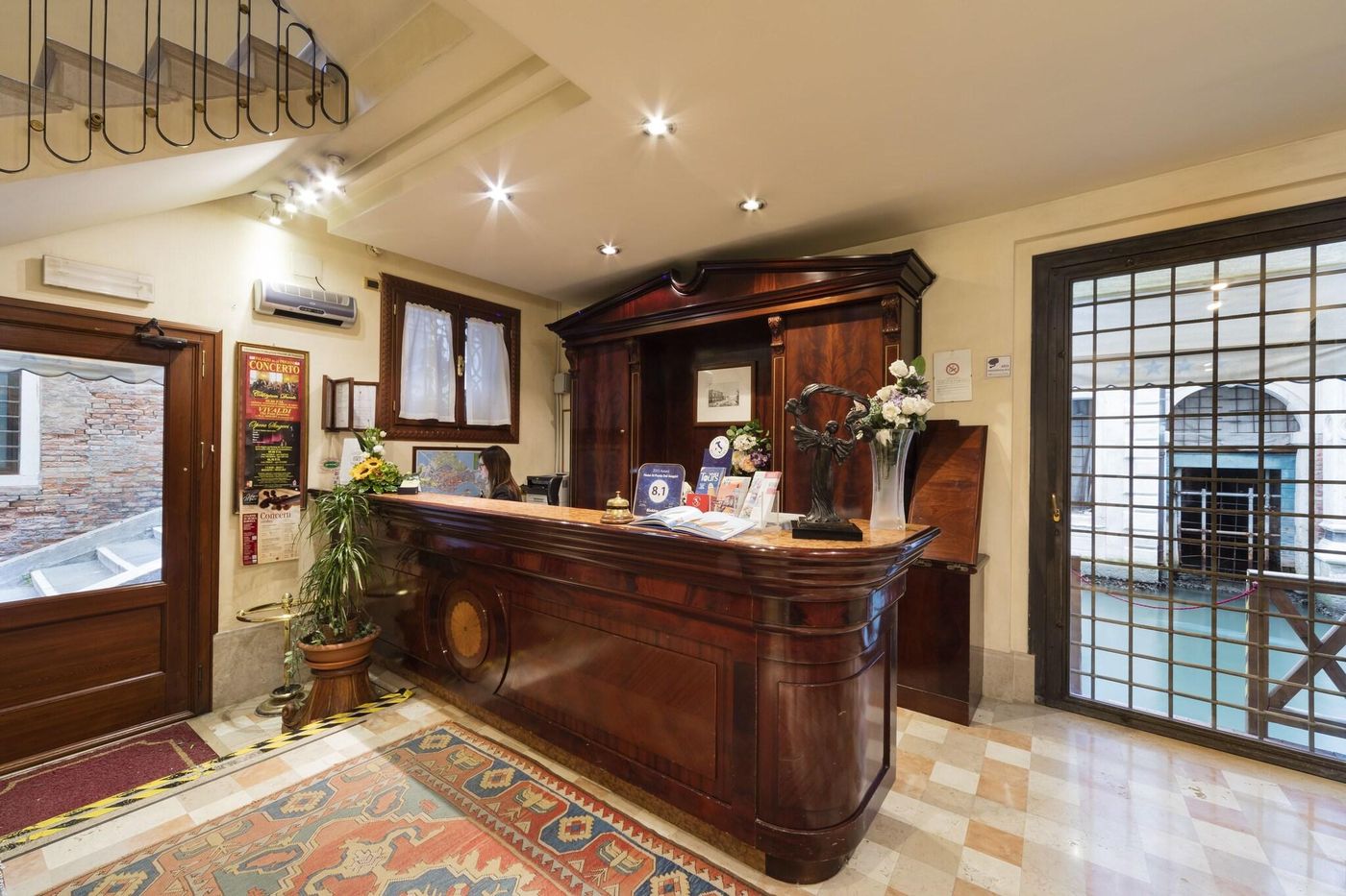 Al-Ponte-Dei-Sospiri-Junior-Suites-Lobby-1