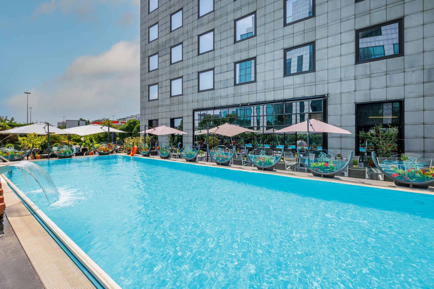 iH-Hotels-Milano-Lorenteggio-Pool-2