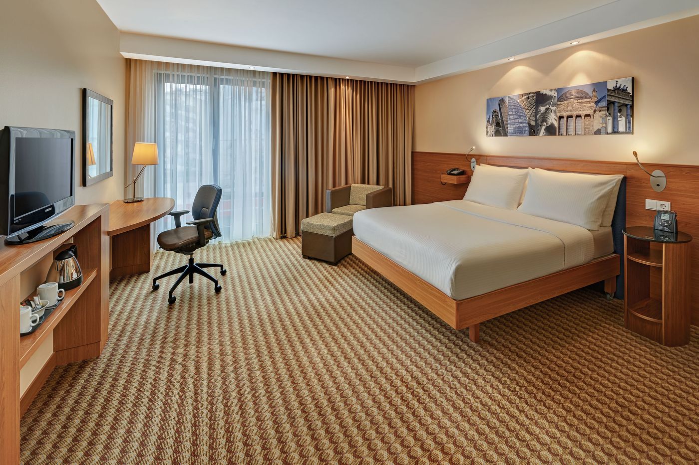 Hampton-By-Hilton-Berlin-City-West-Room-6