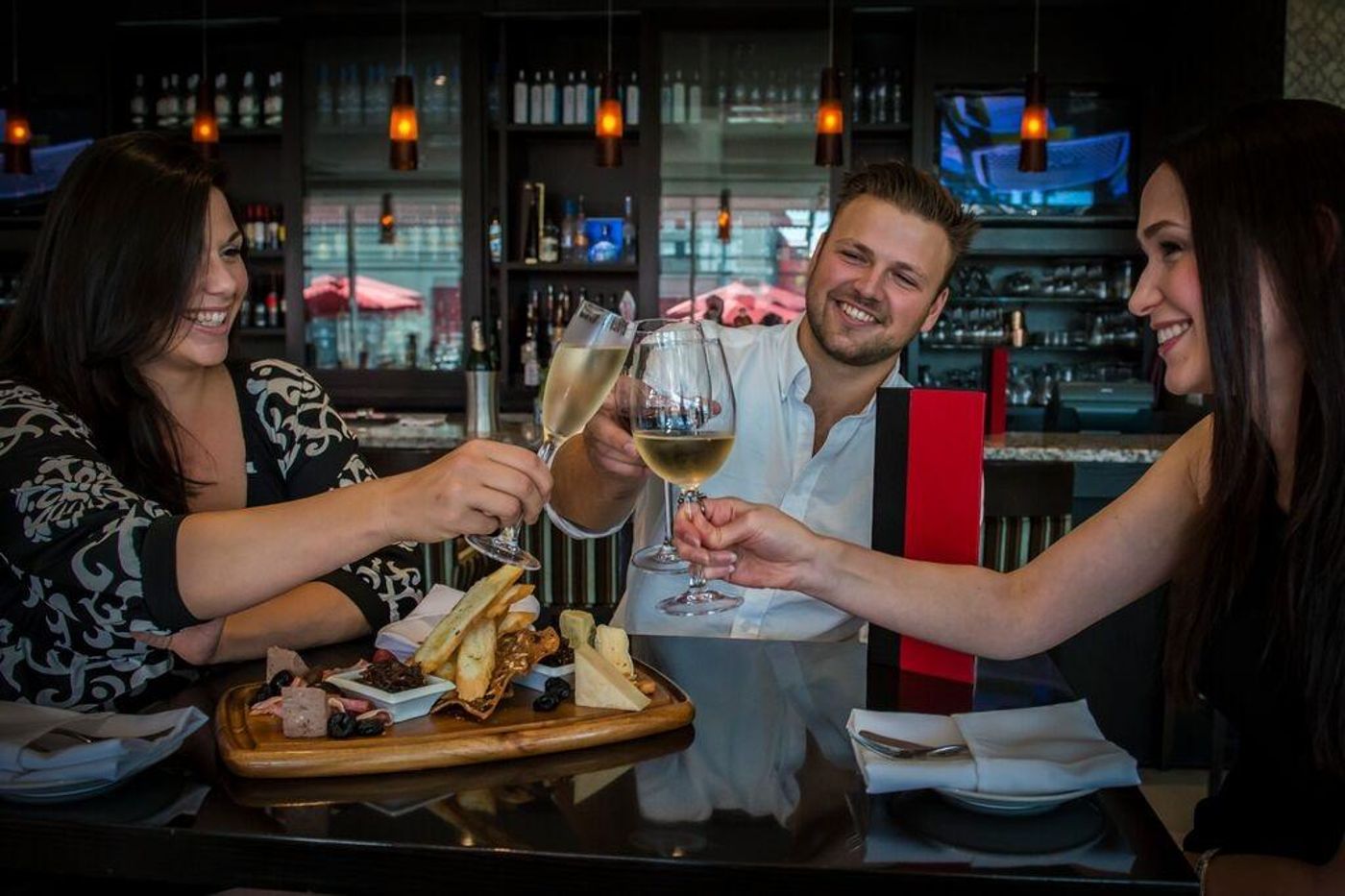 Pinnacle-Hotel-at-the-Pier-Restaurant-36