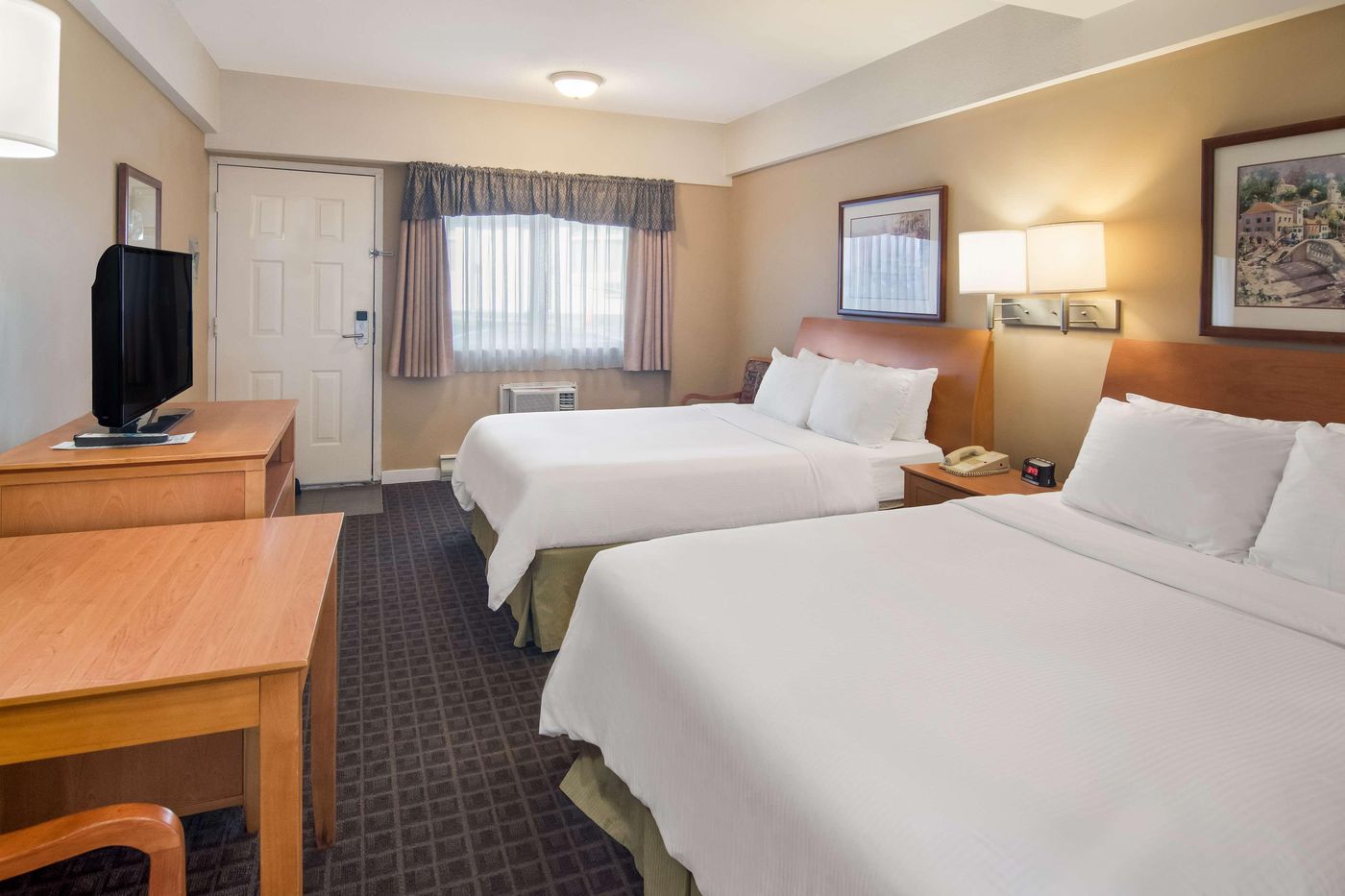 SureStay-by-Best-Western-North-Vancouver-Capilano-Room-8