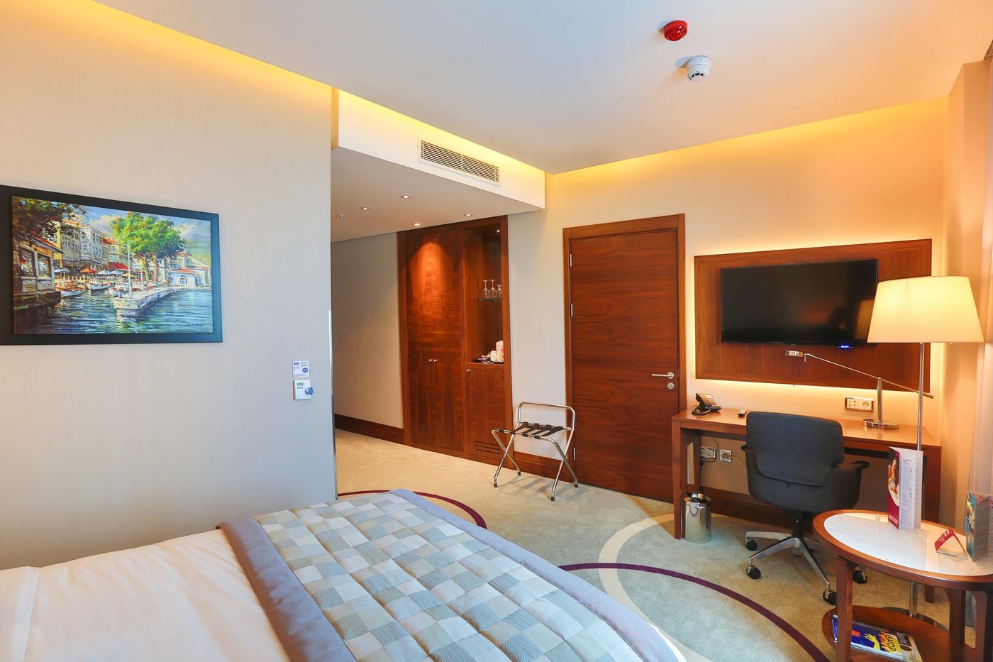 Crowne-Plaza-Istanbul-Oryapark-Room-6