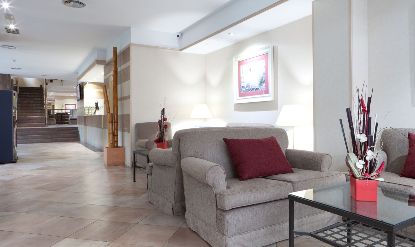 Senator-Castellana-Lobby-12