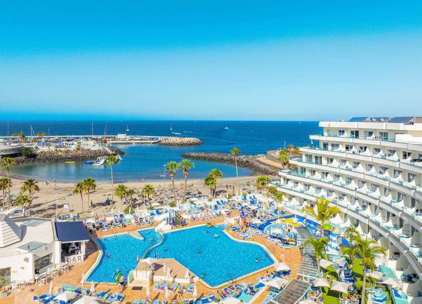 Hovima-La-Pinta-Beachfront-Family-Hotel-General-view-10