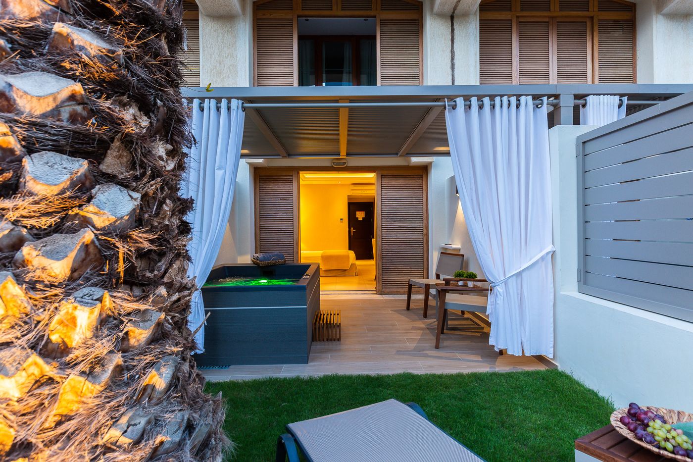 Theartemis-Palace-Room-17