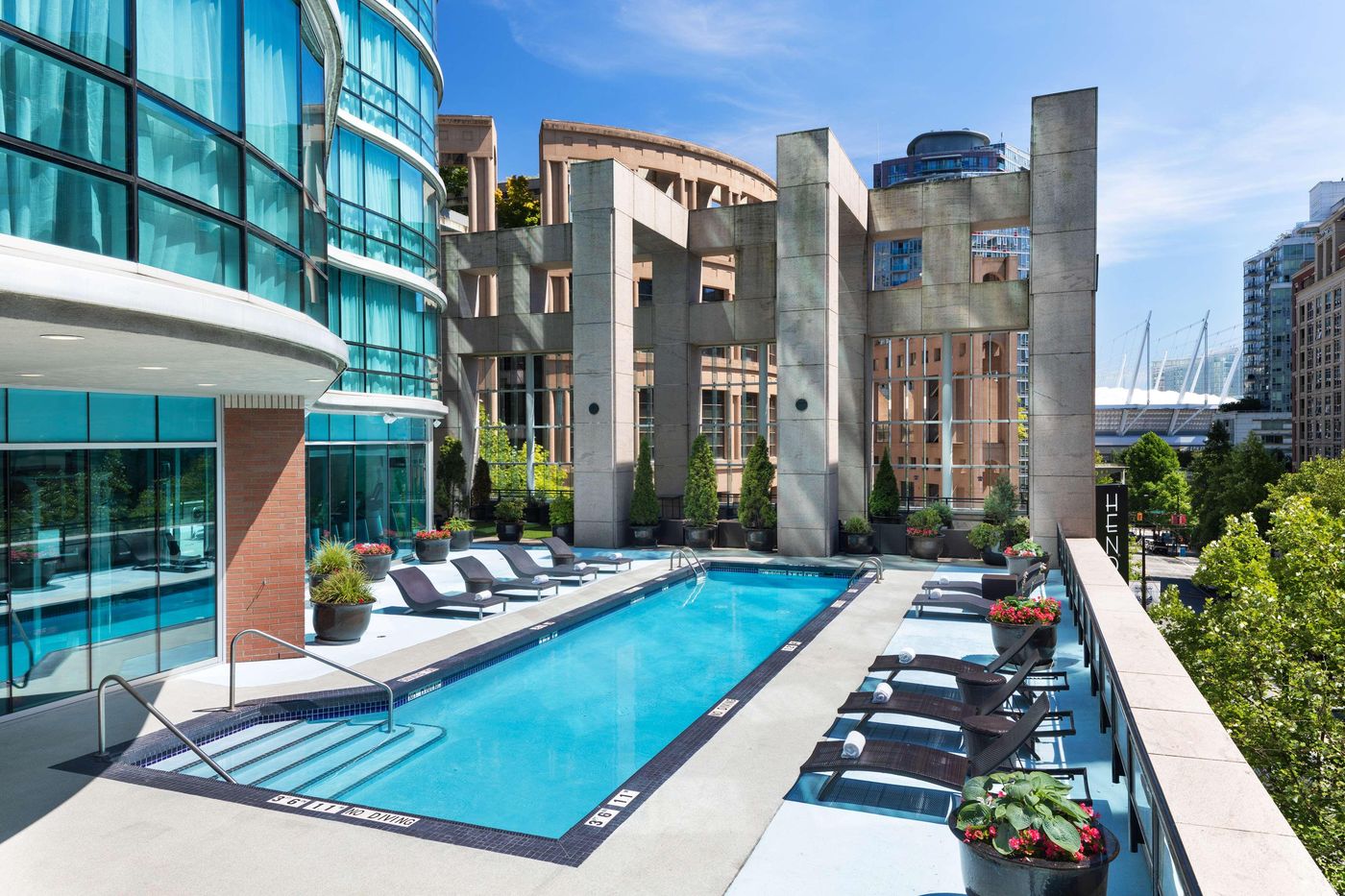 Hilton-Vancouver-Downtown-Pool-1