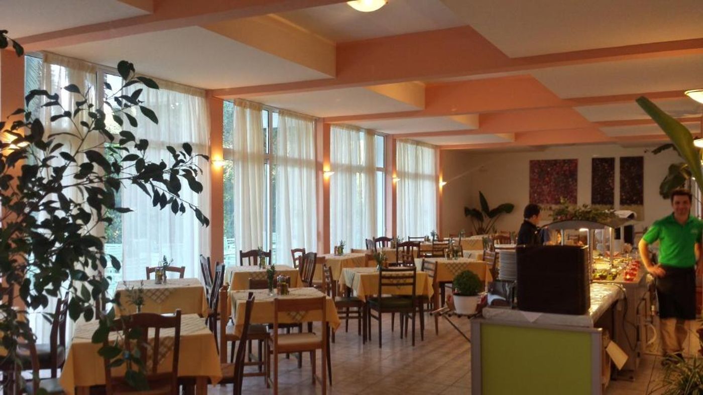 Ipsos-Beach-Restaurant-15