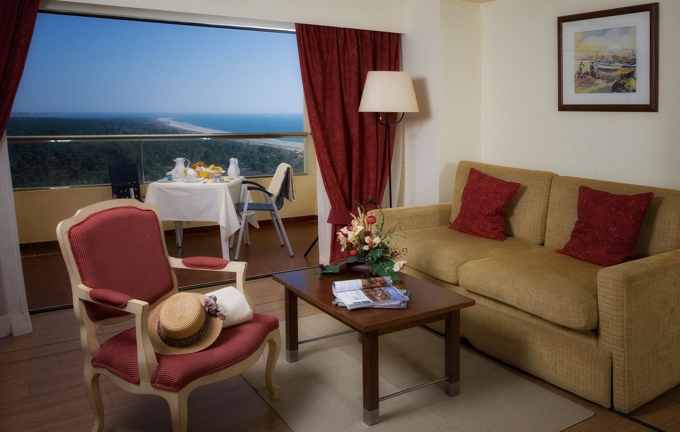 Yellow-Praia-Monte-Gordo-Hotel-Room-13