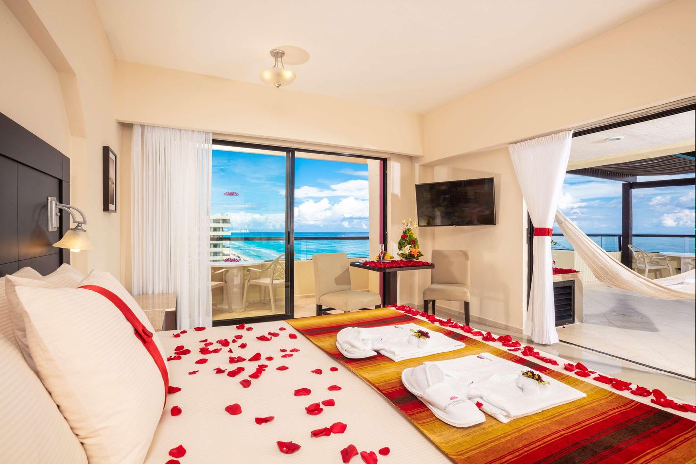 Crown-Paradise-Club-Cancun-Room-31