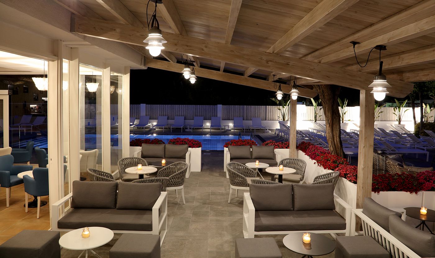 Golden-Mar-Menuda-Bar-20