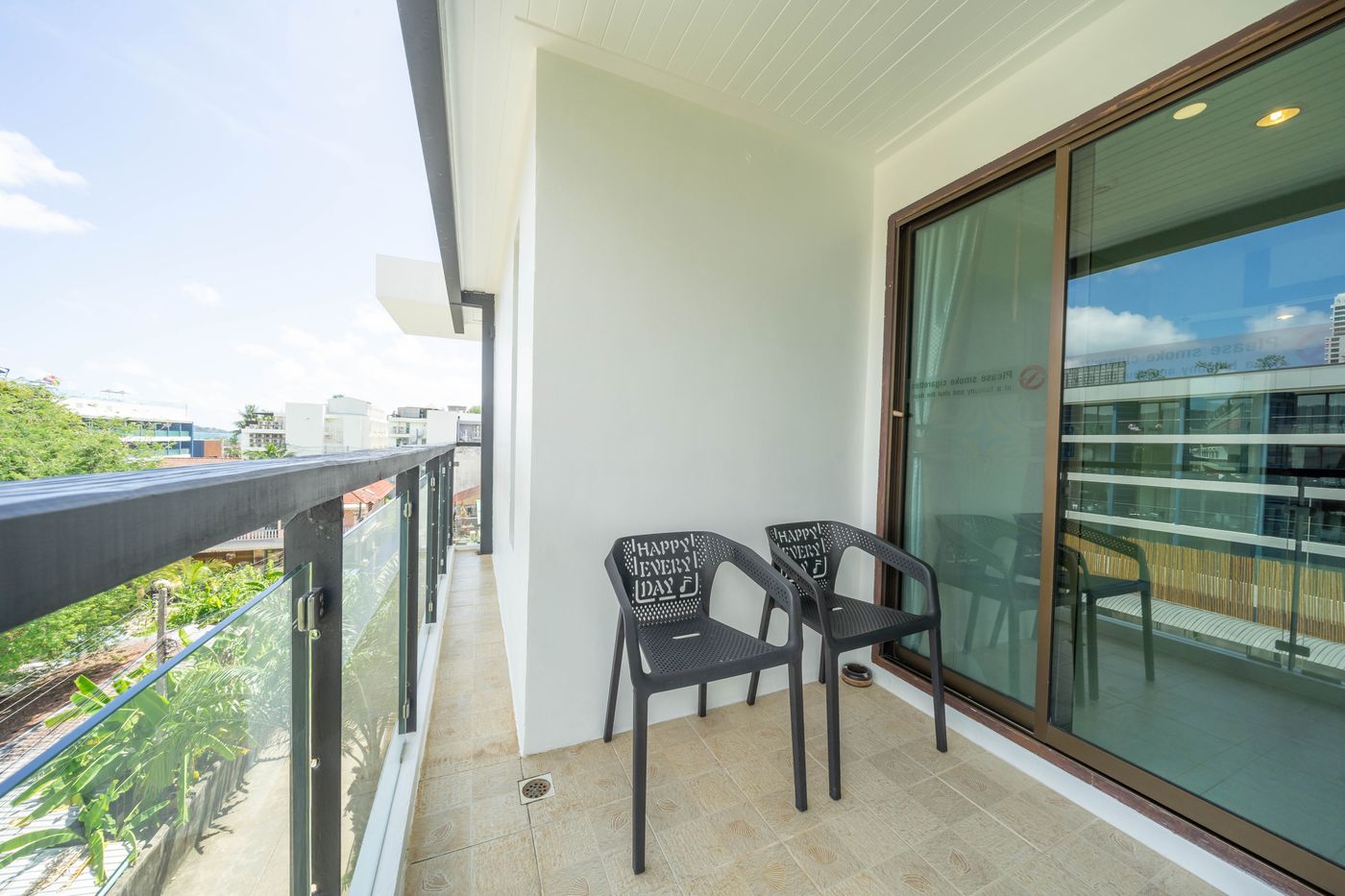 LA-Vintage-Resort--Former-Poppa-Palace--Room-10