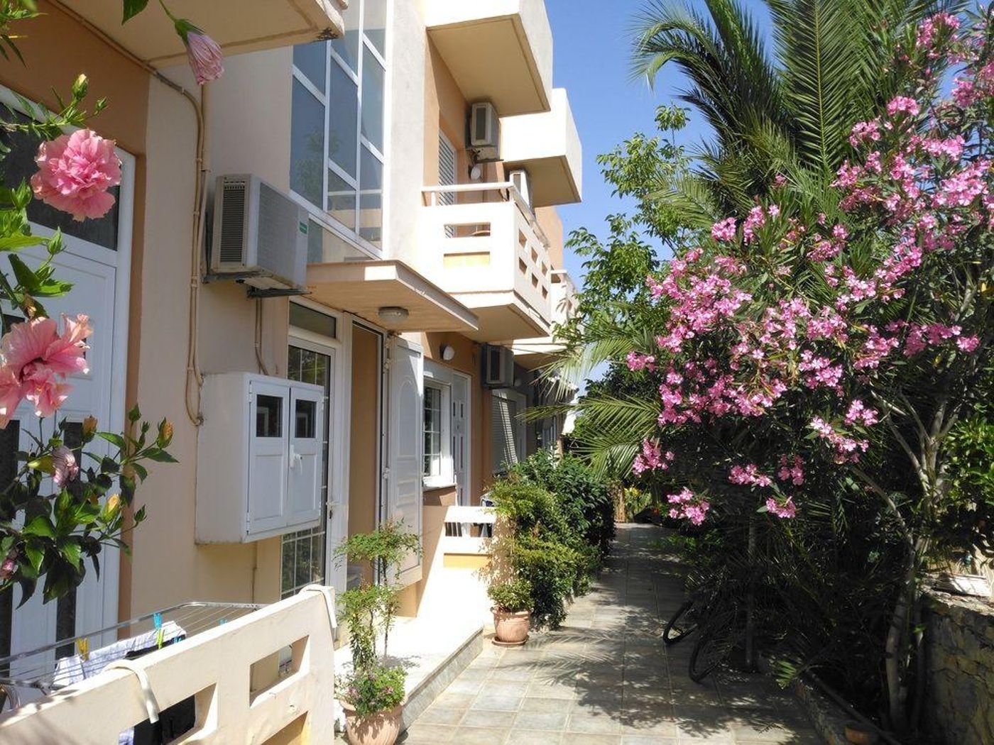 Zorbas-Apartments-Lobby-2