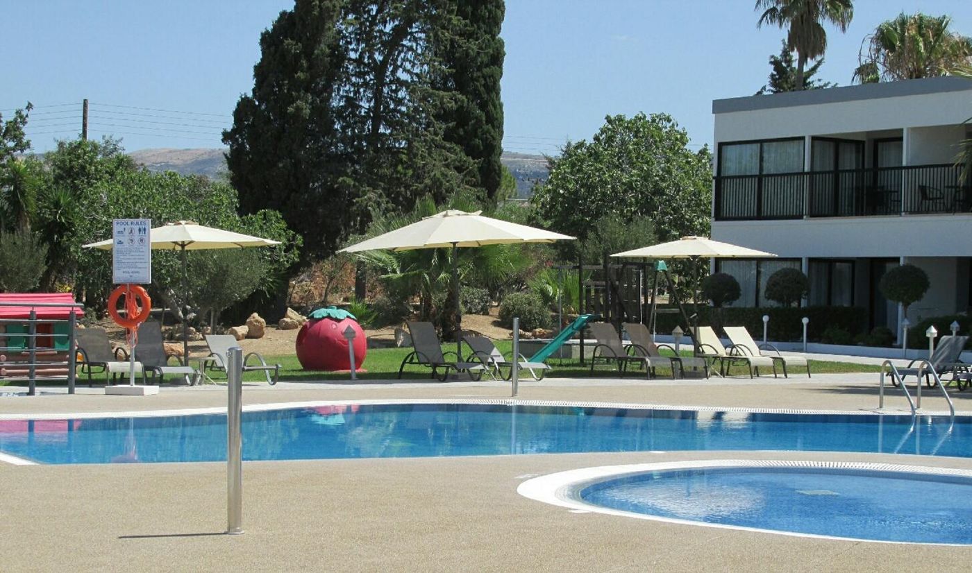 Royal-Blue-Hotel---Spa-Paphos-Pool-3