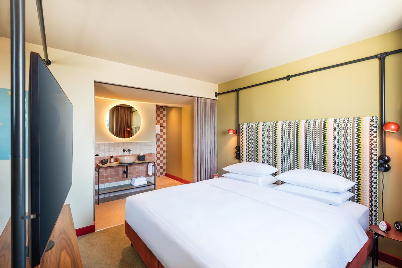 Me-and-All-Berlin-East-Side--part-of-JdV-by-Hyatt-Room-10