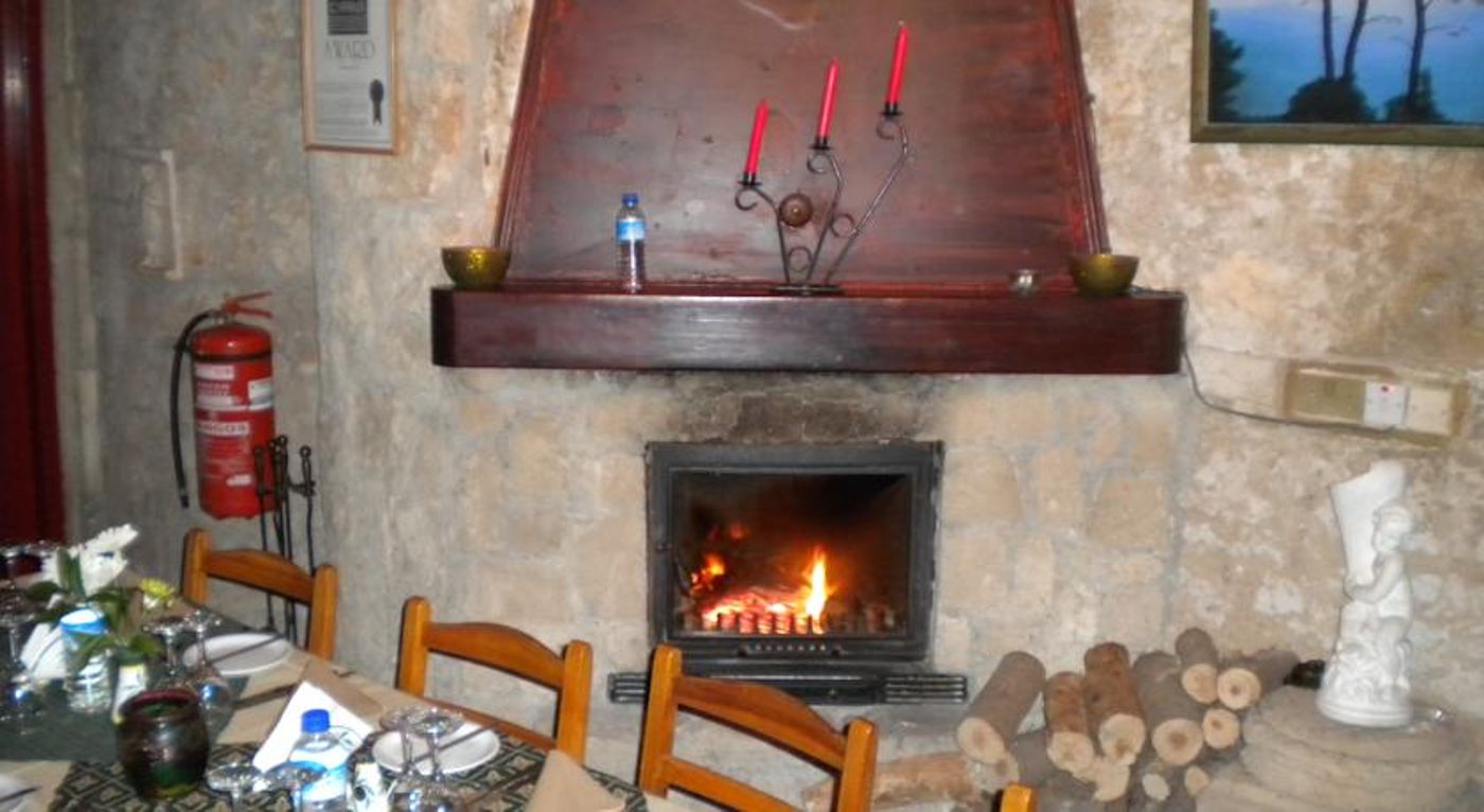 Kiniras Traditional Hotel