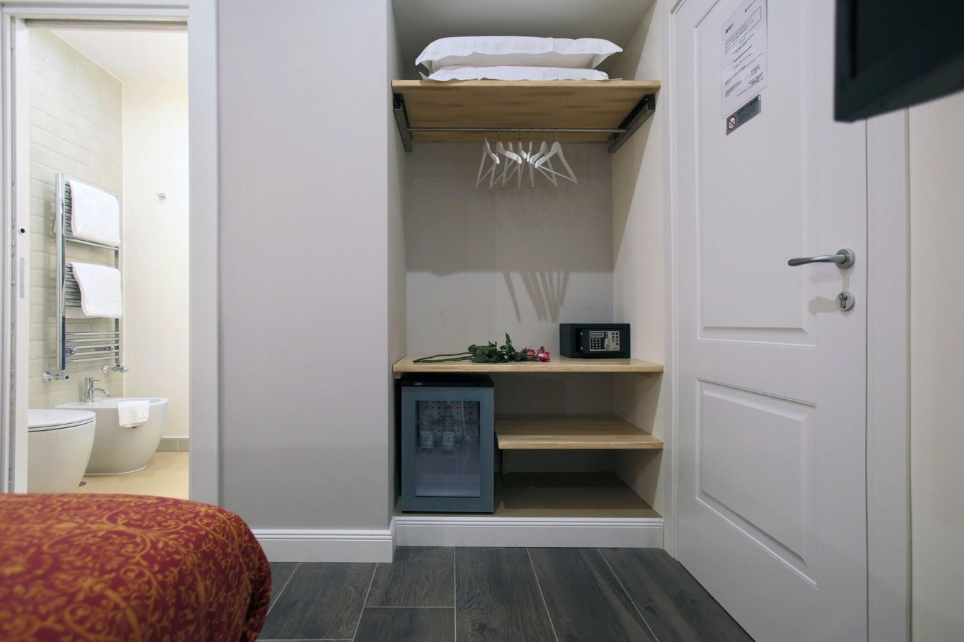 Trevi-Contemporary-Suite-Room-23