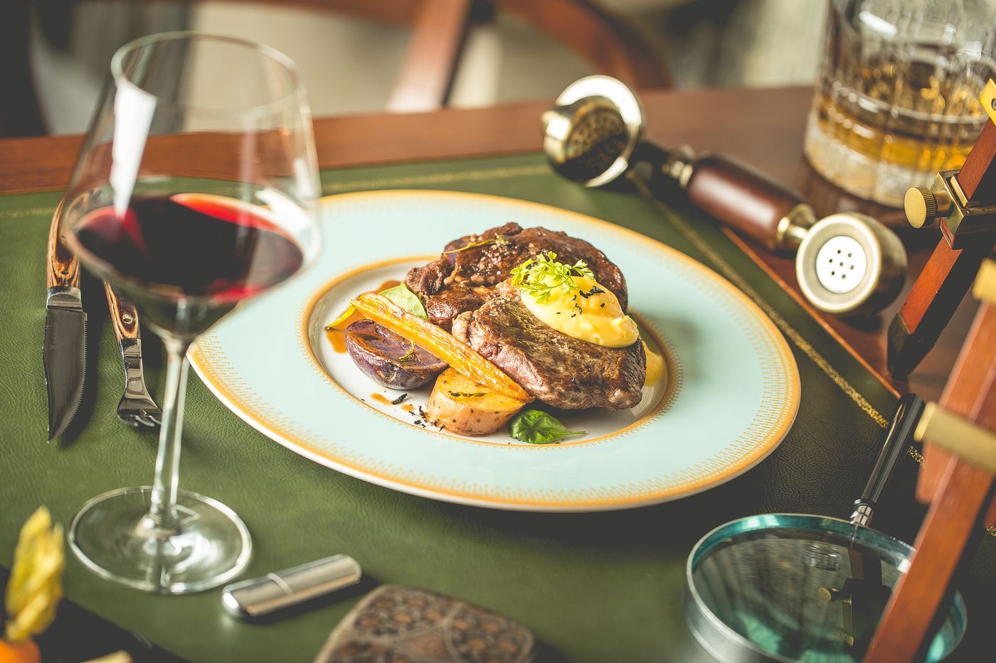 Mystery-Hotel-Budapest-Restaurant-61