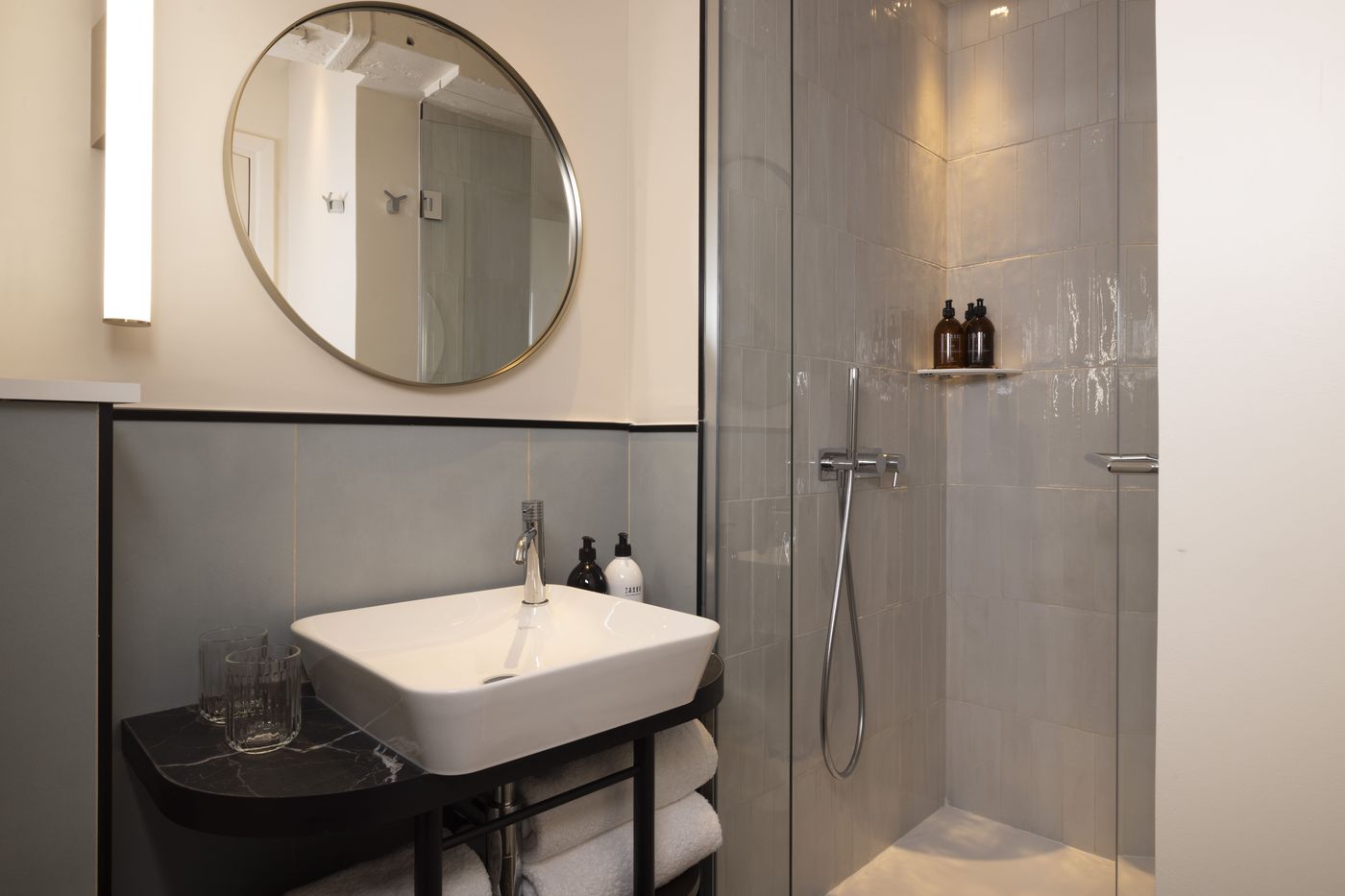 Hotel-L-de-Lutece-Room-37