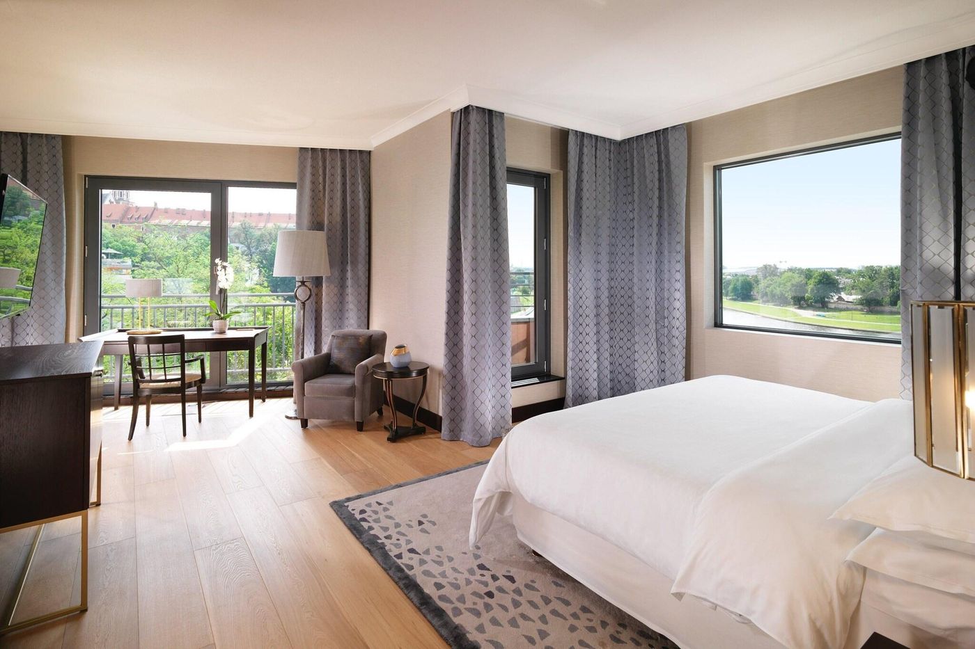 Sheraton-Grand-Krakow-Room-42