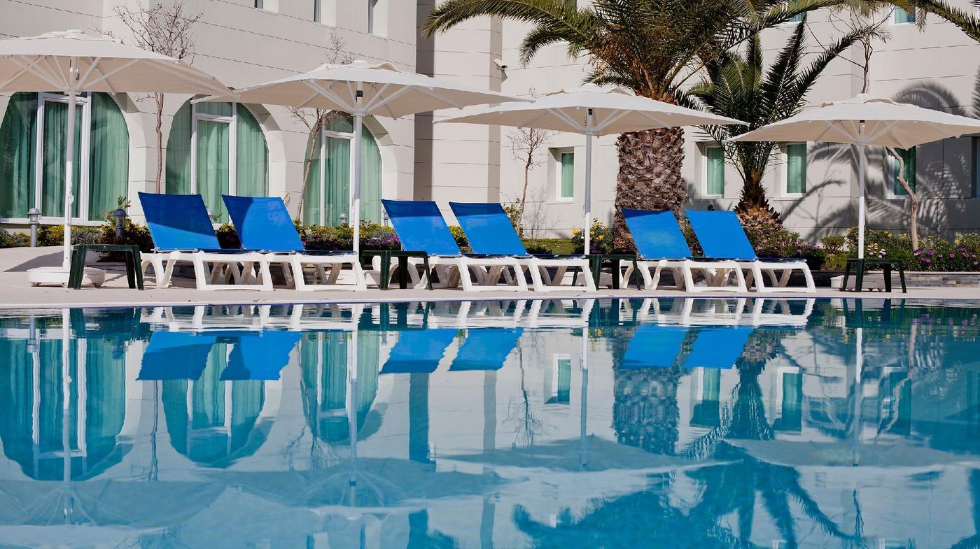 Dragut-Point-North-Hotel-Pool-4